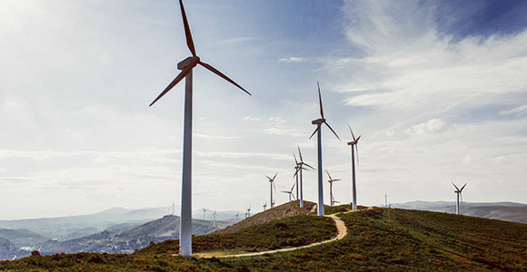 Un champ d’éoliennes	
