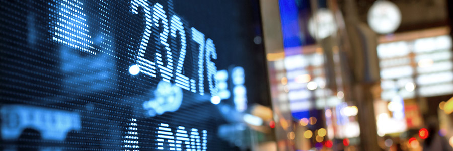 Plan rapproché d’un tableau de suivi des actions en bourse