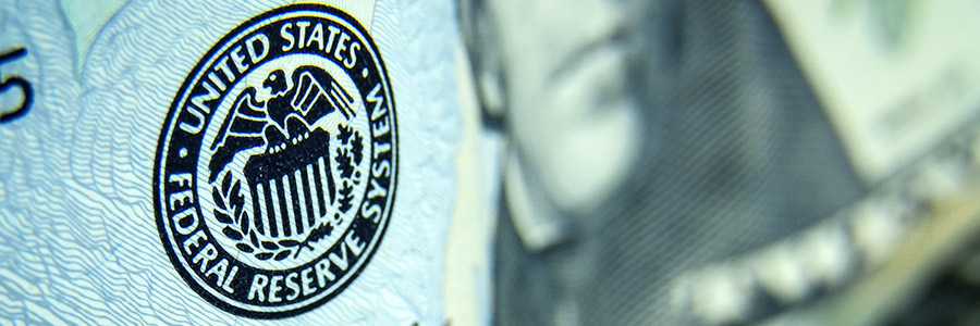 Gros plan sur le cachet d’un billet américain estampillé par la Réserve fédérale américaine